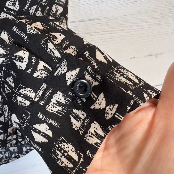 Forever 21 Dress Shirt Womens Size Medium Ivory and Black Geometric Button Down - Picture 8 of 12